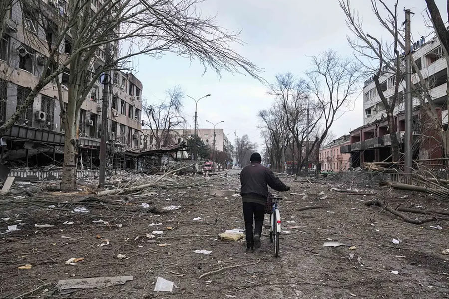 Climate: Ukraine hope for a green city lost amid devastated Mariupols rubble Climate: Ukraine hope for a green city lost amid devastated Mariupols rubble