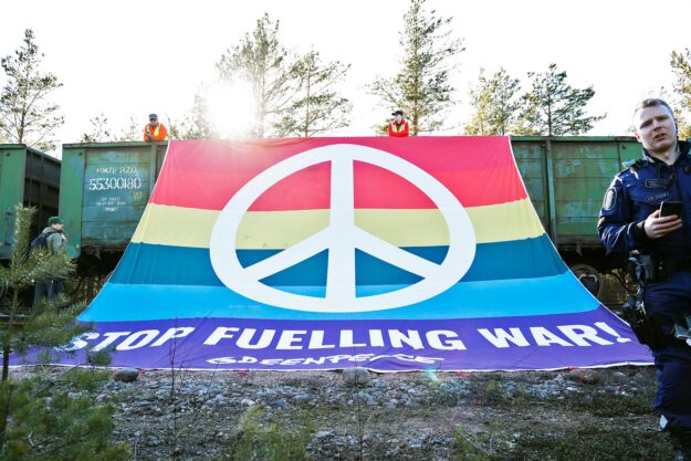 How activists urge Finland to ban russian fossil fuels