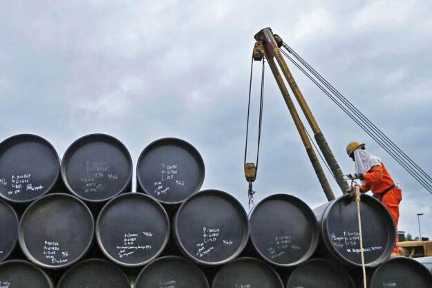 Russia earned record fossil fuel revenues in the first 100 days of war, despite drop in export volumes Russia earned record fossil fuel revenues in the first 100 days of war, despite drop in export volumes